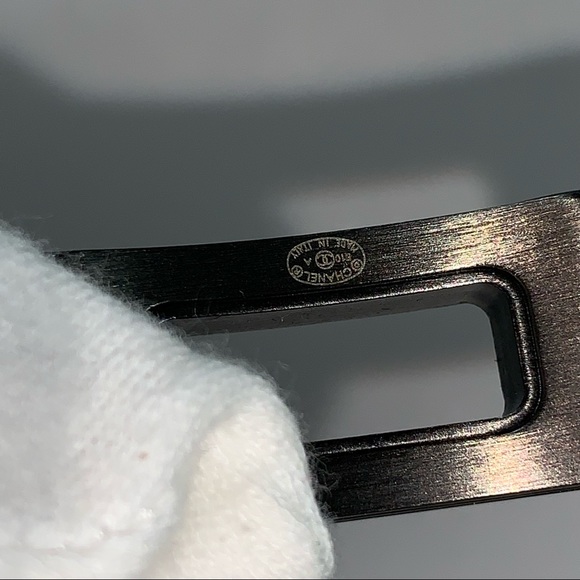 CHANEL re-issue black Mademoiselle Turn-lock CUFF BRACELET - Picture 12 of 16